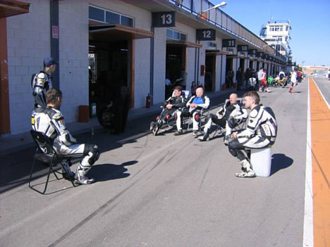 Eneste dag med tørvejr, men banen var lukket pga. af uheld og oliespil i over 3 timer.